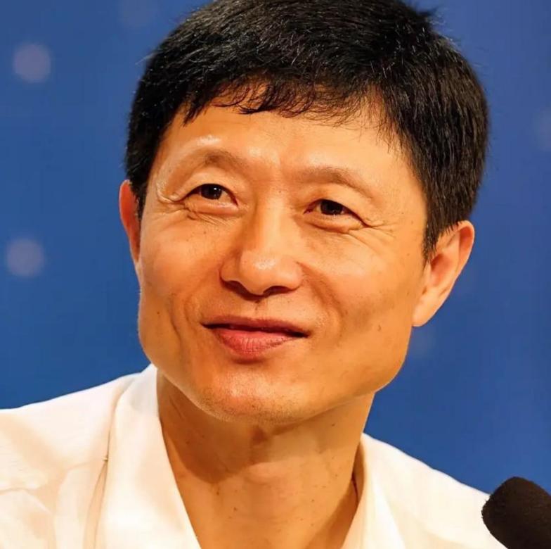 他离开快10年，为何仍被反复提起
艾跃进，1958年生，南开大学马克思主义学院教