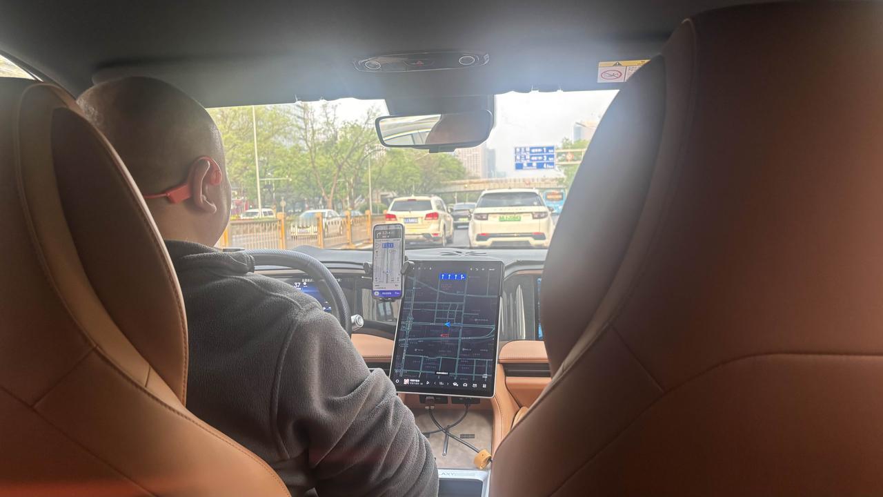 打了辆吉利银河L7，司机说这车去年年底买的，高配，花了14万多。开了快2万公里了