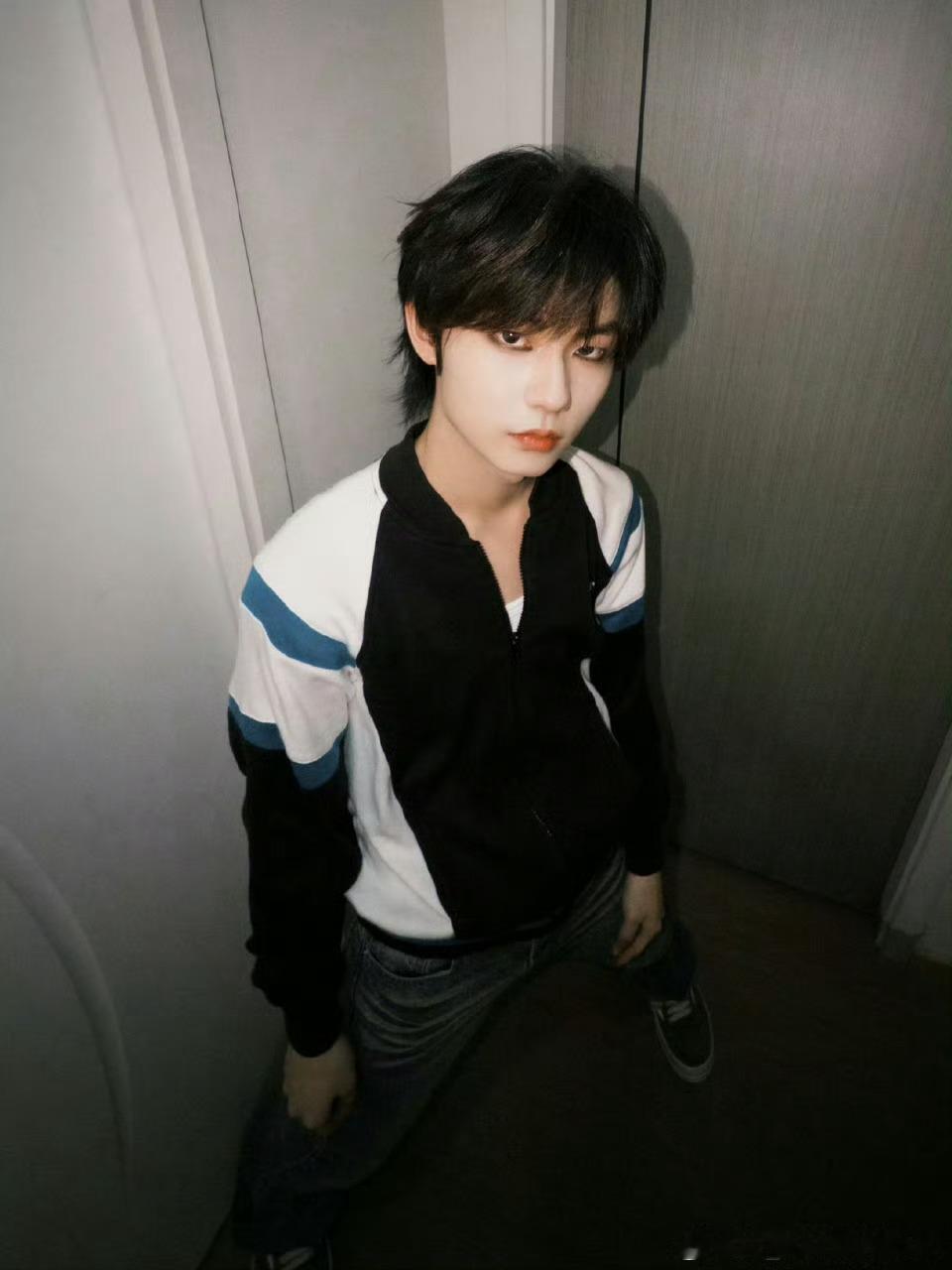 张子墨TopBarry合作曲预热惊喜合作曲目预热开始啦张子墨和TopBarry联