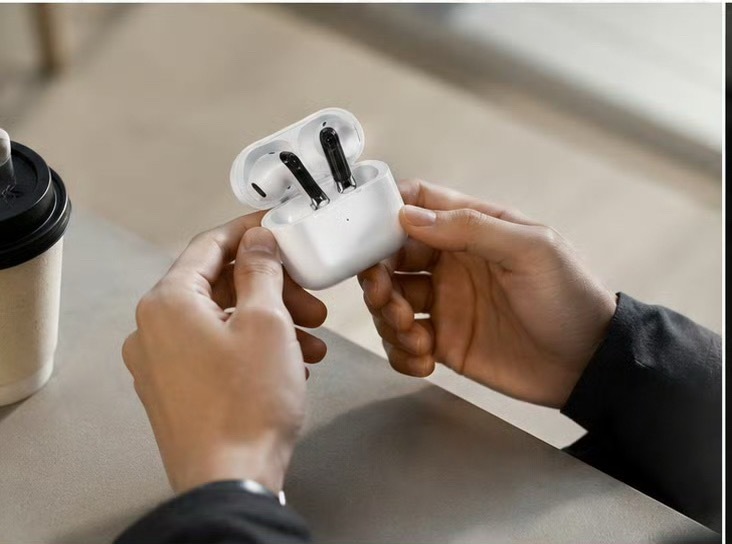 曝摄像头AirPodsPro项目暂停研发快四年、马上要量产的带摄像头AirPod