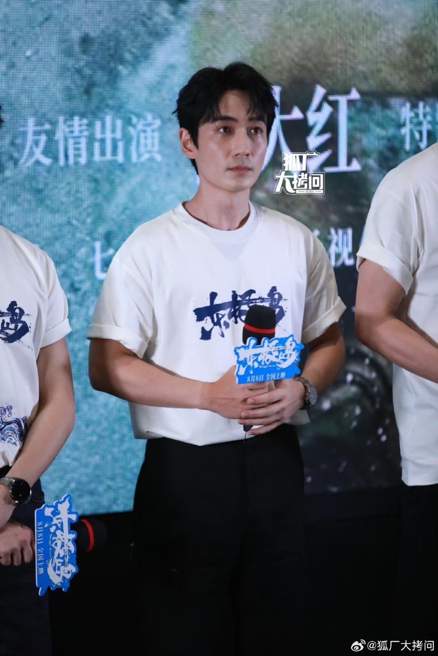 朱一龙吴磊东极岛首映状态朱一龙吴磊东极岛首映生图朱一龙吴磊状态好好，都好帅好帅 