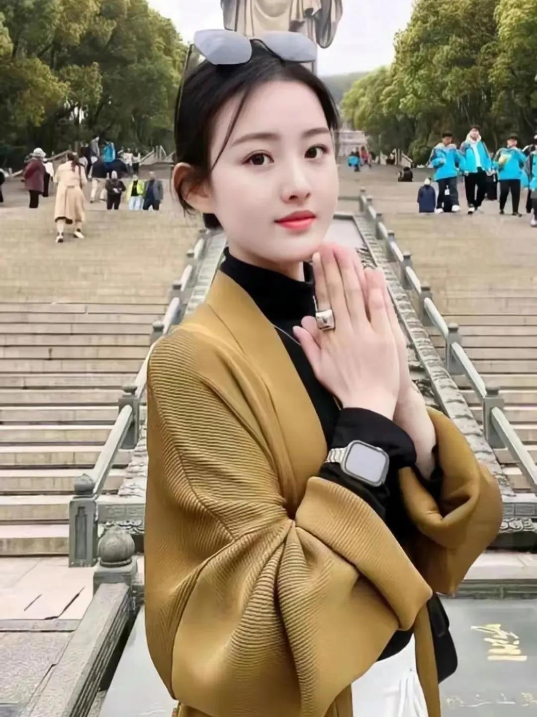 我们小区以前有一家东北人开的大包子店，蒸好的包子就放在几个泡沫箱子里卖，用的大蒸