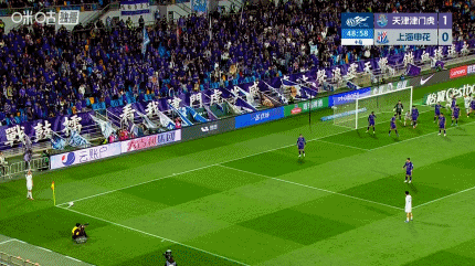 高天意发出的角球又平又快，正好送到了高速前插鱼跃冲顶的吴㬢的头上，他狠狠的砸向了