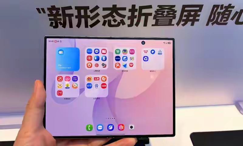 看来智能手机集体“加宽”已成定局，阔折叠屏已然成各大品牌必争之地！ 