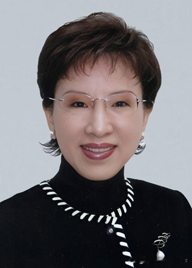 叶大鹰：从一勺喂饭到一块红烧肉，婚姻里的恩情与人性考验
 
1984年冬，西安电