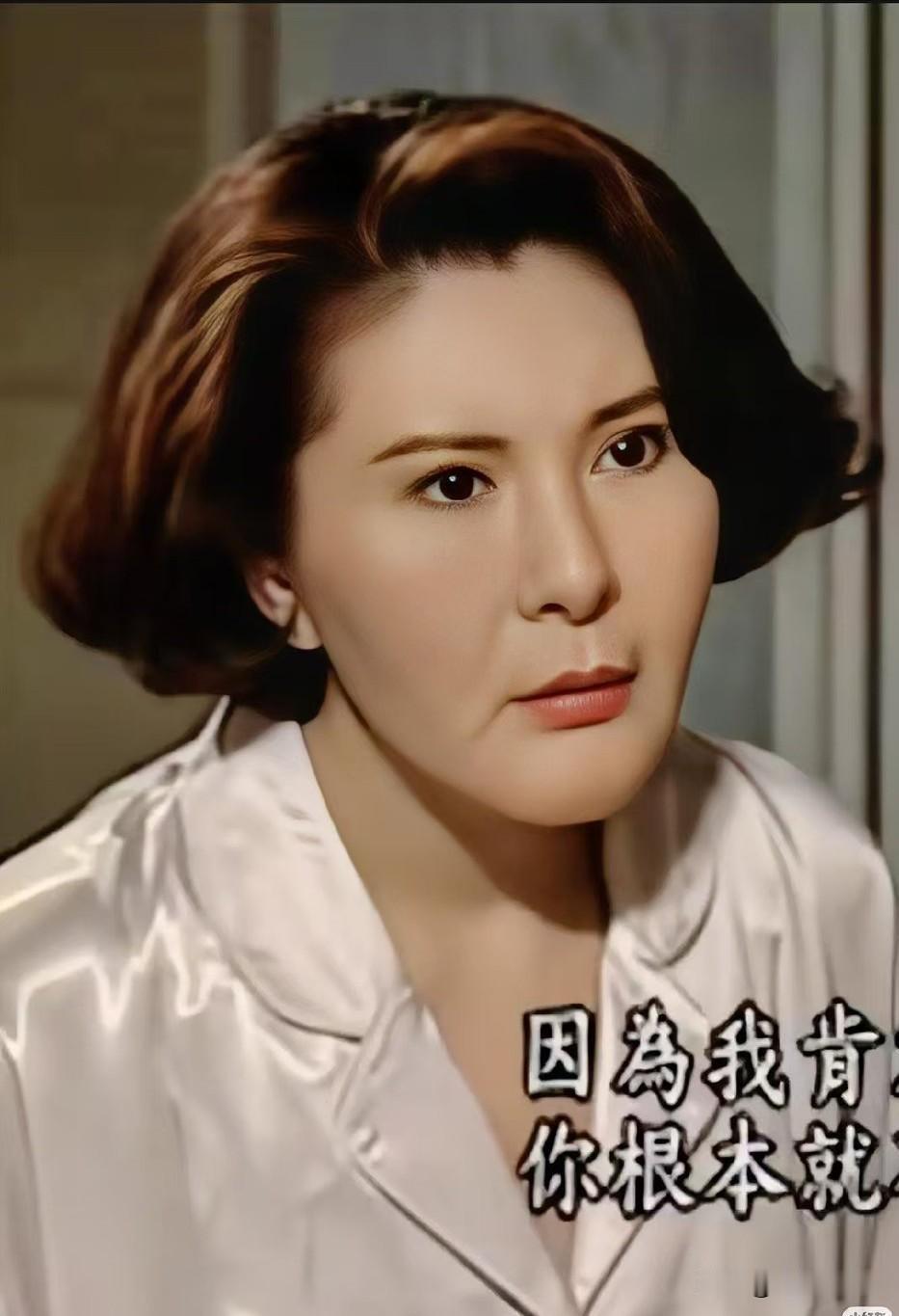 她是琼瑶很喜欢的一位演员，虽然没有陈德容漂亮，但是胜在气质好，她自带强大气场，很