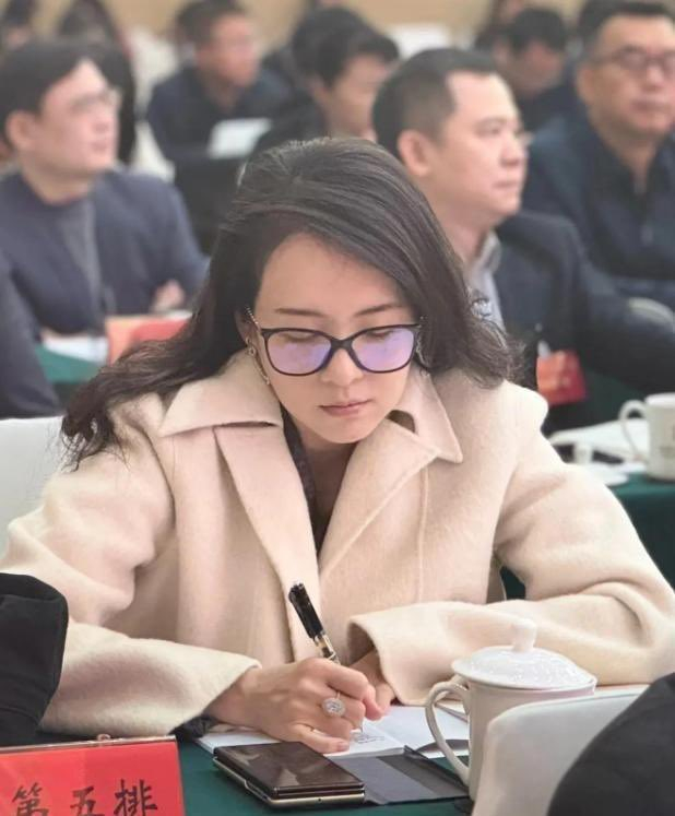 来个简单的：章子怡用的什么手机？ ​​​