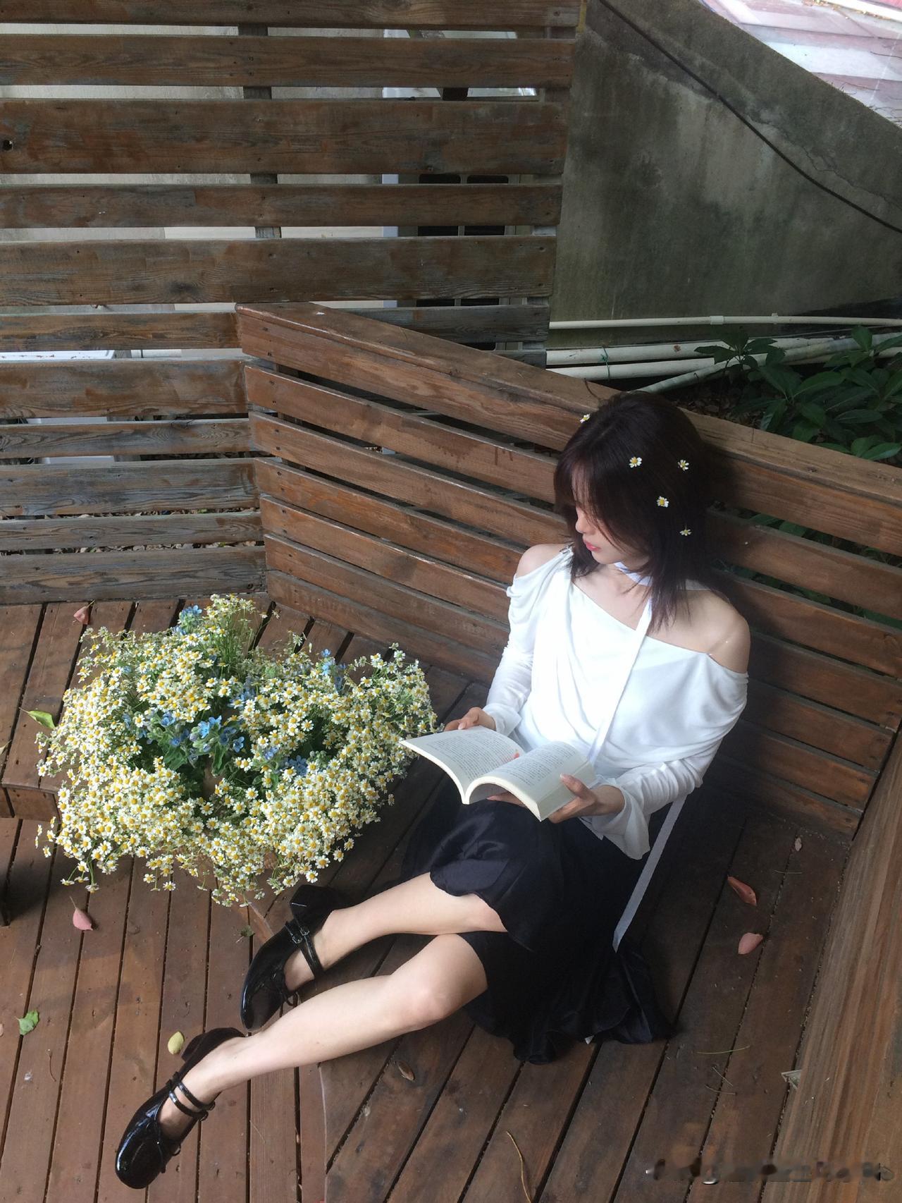 难怪杨超越路人缘越来越好！看她休息时的样子，就知道她为什么能红

在娱乐圈这个永