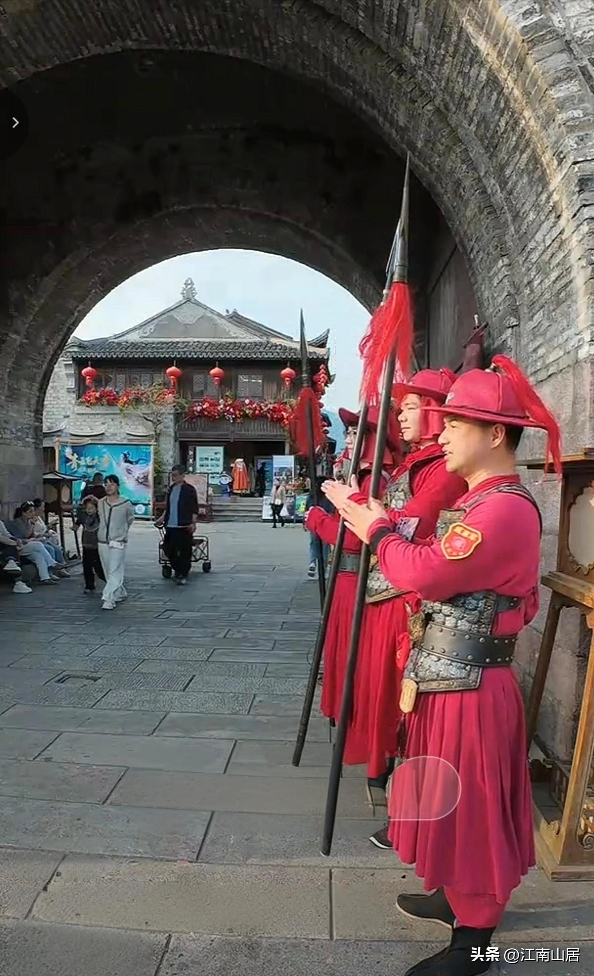 五代十国的吴越国时期的台州府城，以及南北宋时间的台州府城，城门口是不是也是这样子