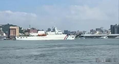 炮击陆船的云林舰今返高雄  青鸟一片叫好

台海巡署云林舰1日在东沙海域用水炮攻