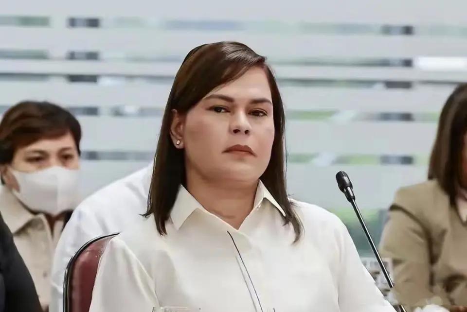 真下死手了！5月21日，菲律宾司法部正式下令抓捕参议员德拉罗萨。此前一天，最高法