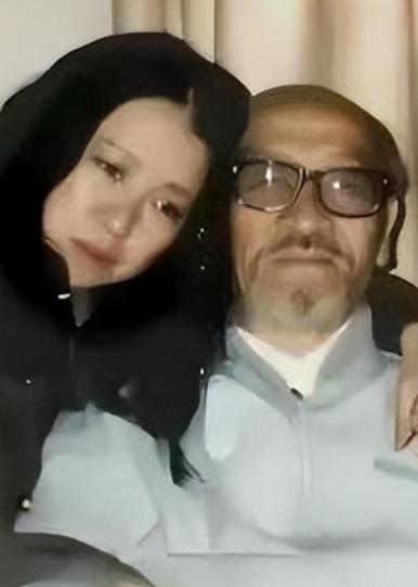 1990年， 三毛跑到新疆和76岁的王洛宾同居。然而，王洛宾竟然说：“可以同居，