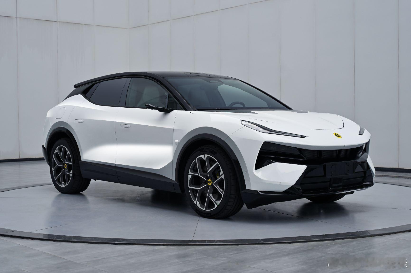 莲花插混eletre尾标“FOR ME Hybrid EV”还挺直接的汽场全开大