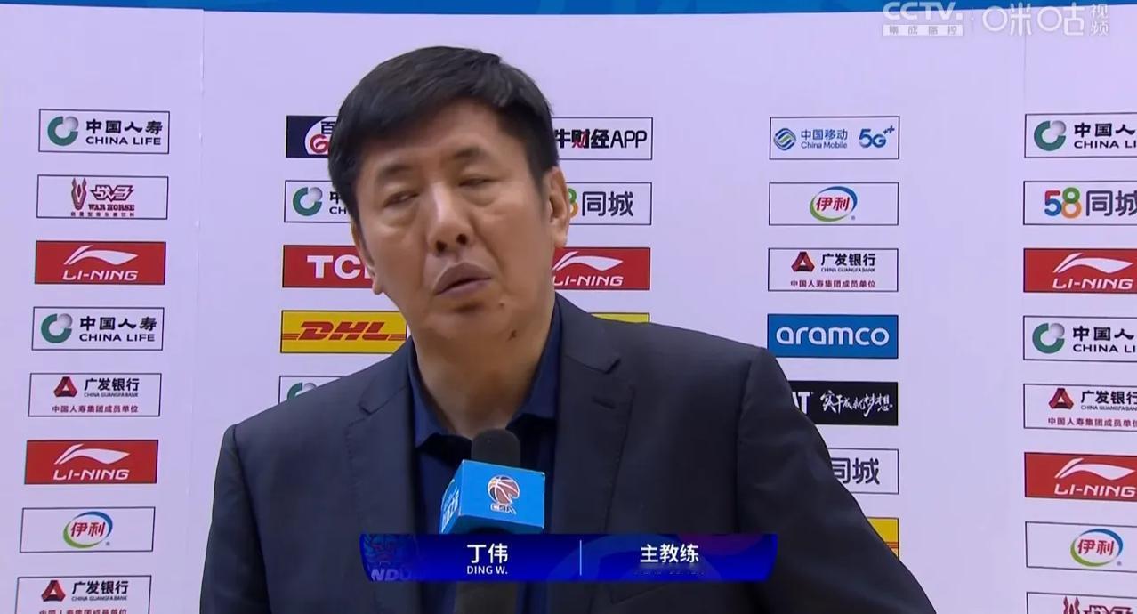 主场对阵江苏，本以为是一场轻松的比赛！
没想到高速男篮竟然打得如此难看！让人恶心