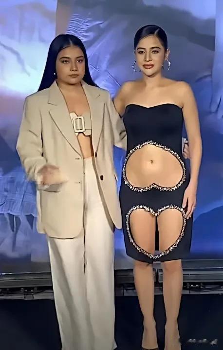 我去，还是老外大胆，这衣服国内明星谁能驾驭？