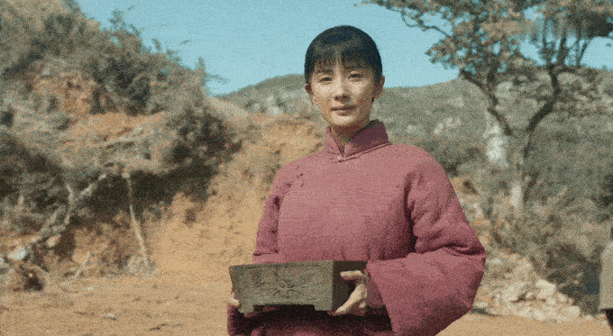 杨幂的演技问题还是蛮大的，跟那依扎对比就知道了。 

她的眼睛演不出那种根植于土