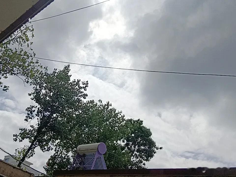 随手拍一张美丽的天空照山东老家的天空