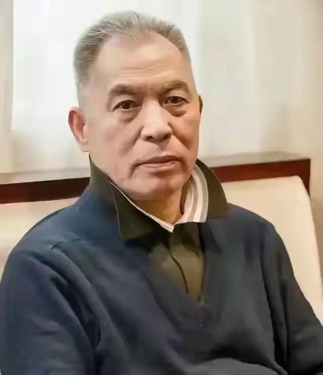 社会学家说的一段话：
“以后会有越来越多的人喜欢独处，享受独处，这不是性格的偏激