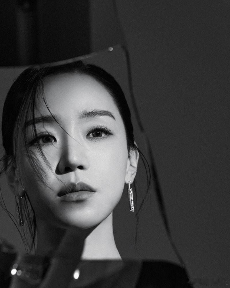 申惠善芭莎采访节选～ 这部分主要是谈和李浚赫的合作《莎拉的真伪人生》后半部的审讯