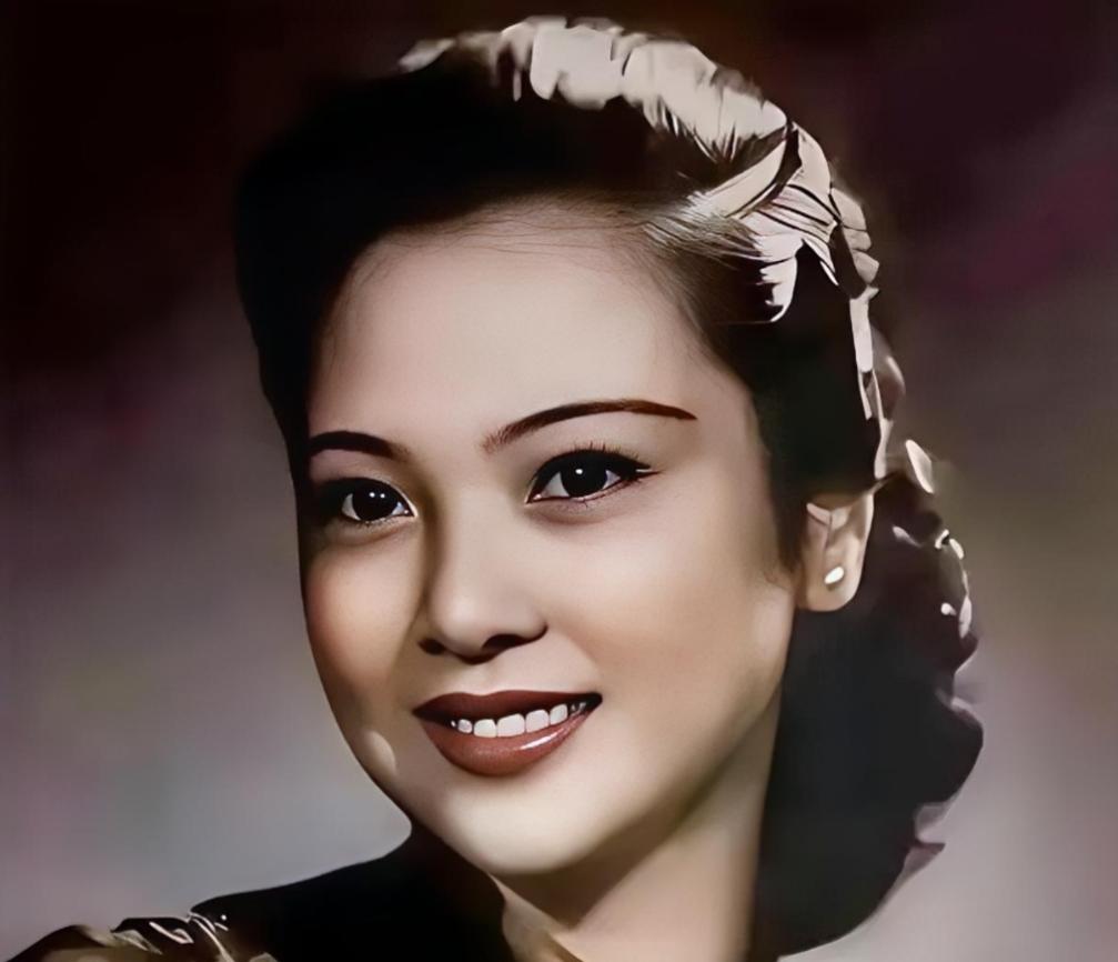 1941年一天深夜，戴笠把他的秘书周志英抱到了床上，两人一番激情过后，周志英依偎