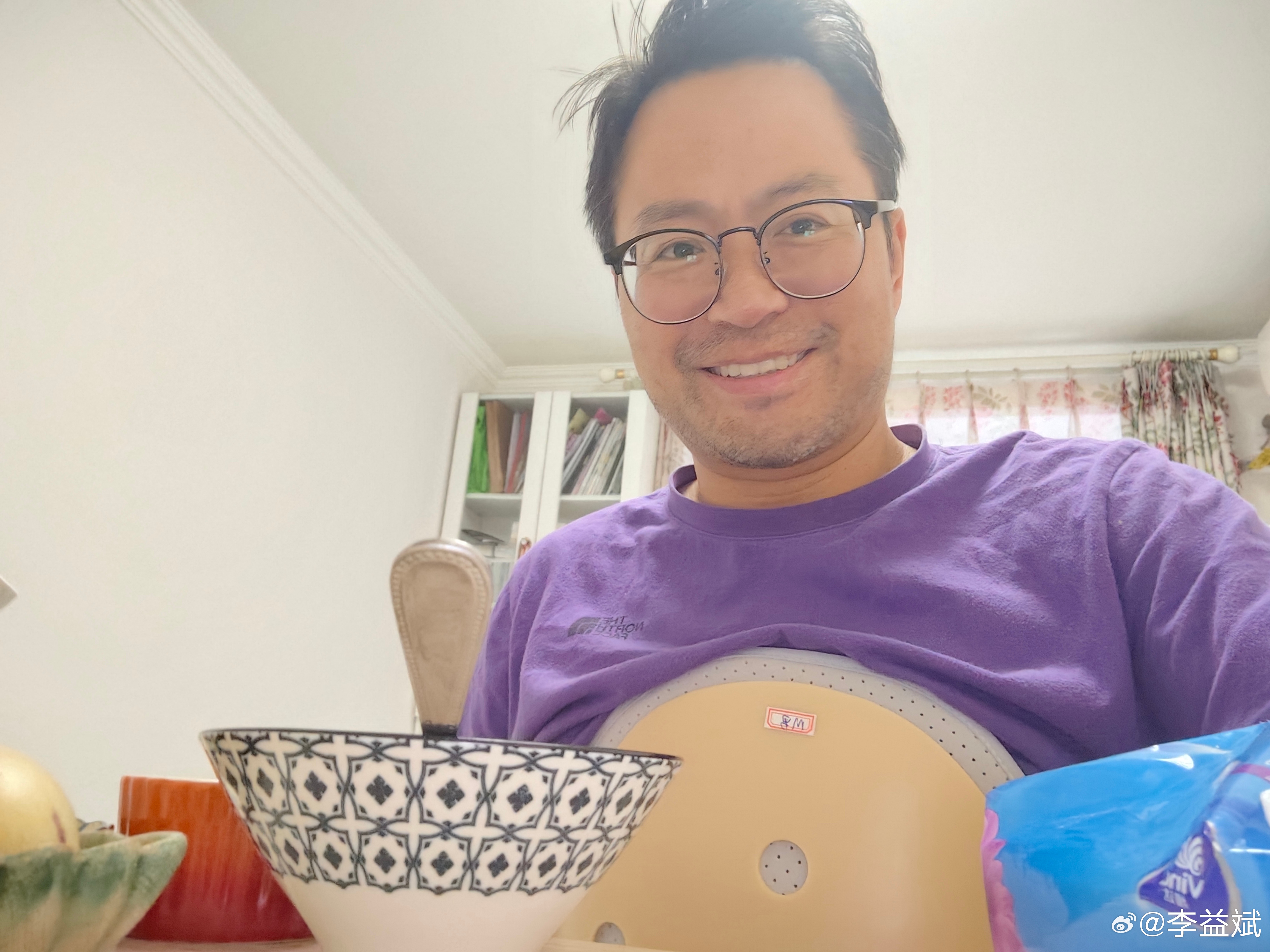 术后第二天已经可以坐直了吃饭啦，这次住院，从大夫，护士到护工，全都对我家人般的照