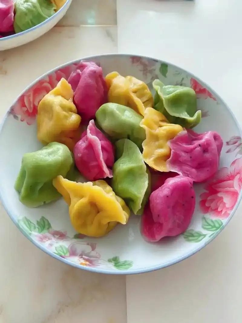 东北人头伏最喜欢吃的10种饺子


1肉三鲜馅饺子
2猪肉芹菜饺子
3酸菜猪肉饺