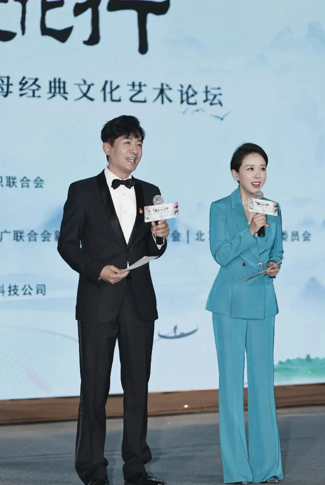 郭晓东、颜丹晨受邀当主持，两人台风稳健颇有央视主持人的风范了。特别是颜丹晨，一袭