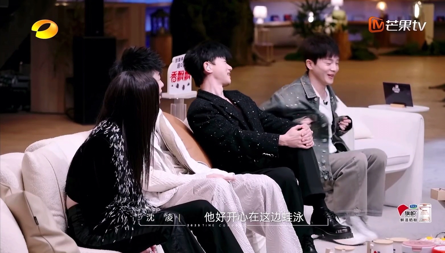 #张杰喝多了在地上蛙泳##张杰喝醉酒的样子太好笑了# 张杰又演了一遍自己醉酒的样