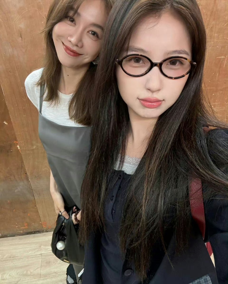 虞书欣在真美女面前就露馅了[doge] ​​​