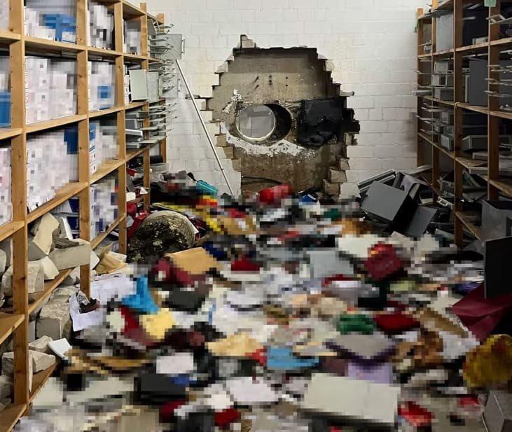 圣诞假期期间，德国盖尔森基兴市发生一起精心策划的银行盗窃案。一伙身份不明的嫌犯从