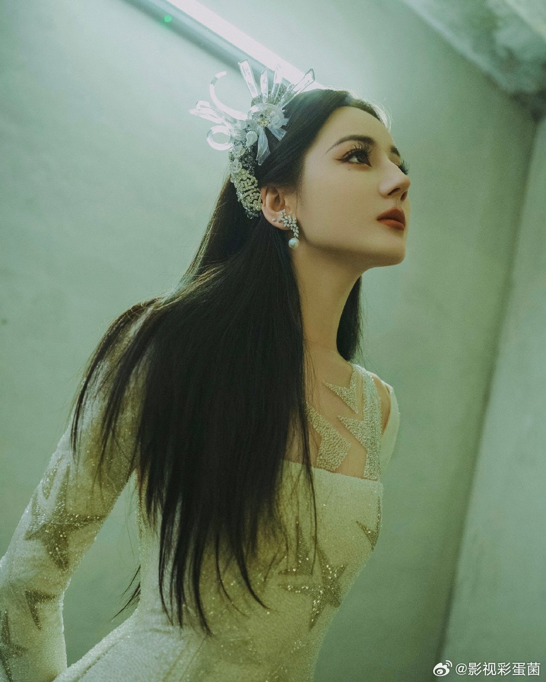 #迪丽热巴今晚秒了##迪丽热巴白色星光裙#没见过这么美的 ​​​