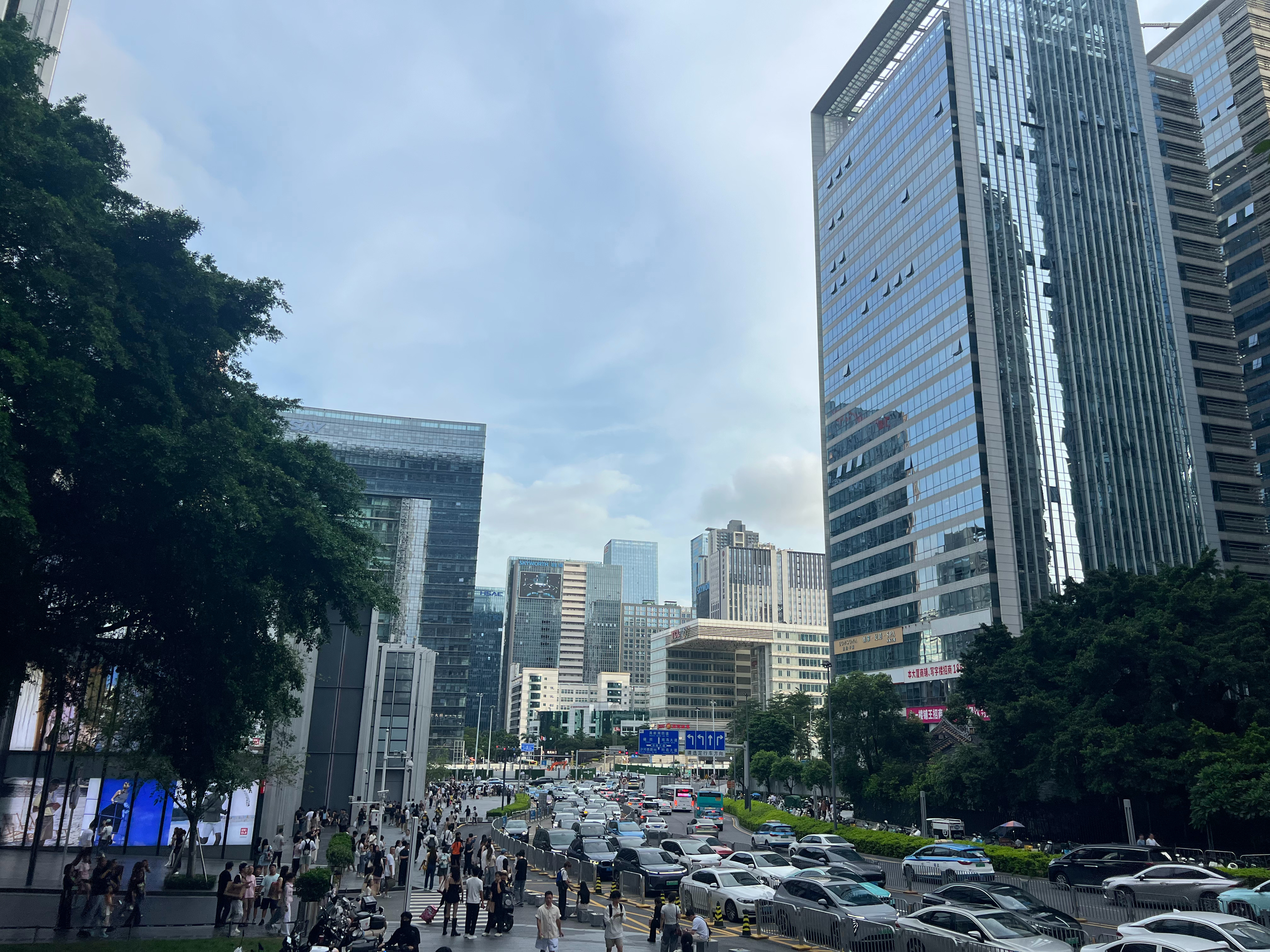 世界的希望在中国，中国的希望在深圳，这座年轻的城市是一座未来之城、创新之城、科技