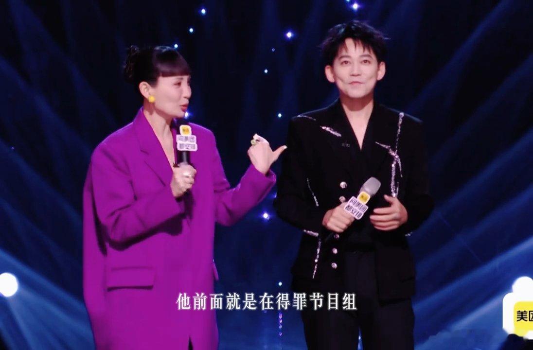 苏醒中译中水平 歌手2026 专属翻译官上线，拆解魏如萱委婉发言笑点不断。 