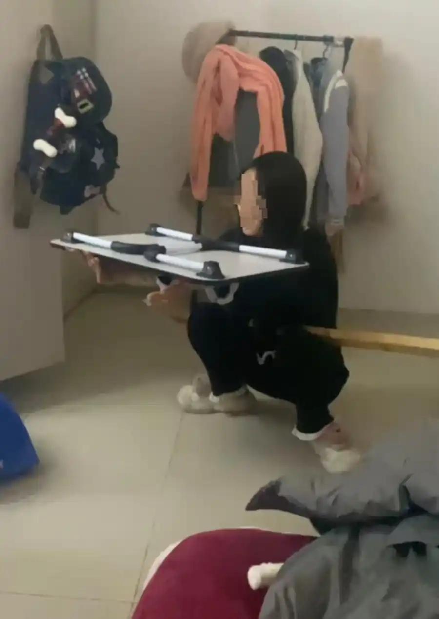 [微风]“必须严惩！”山东德州，14岁辍学小姑娘瞒着父母签下直播合同，发烧时却遭