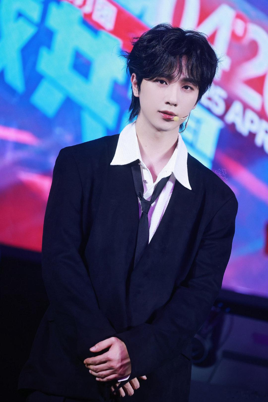 李宏毅  接李宏毅好运妥妥的电竞文男主照进现实 