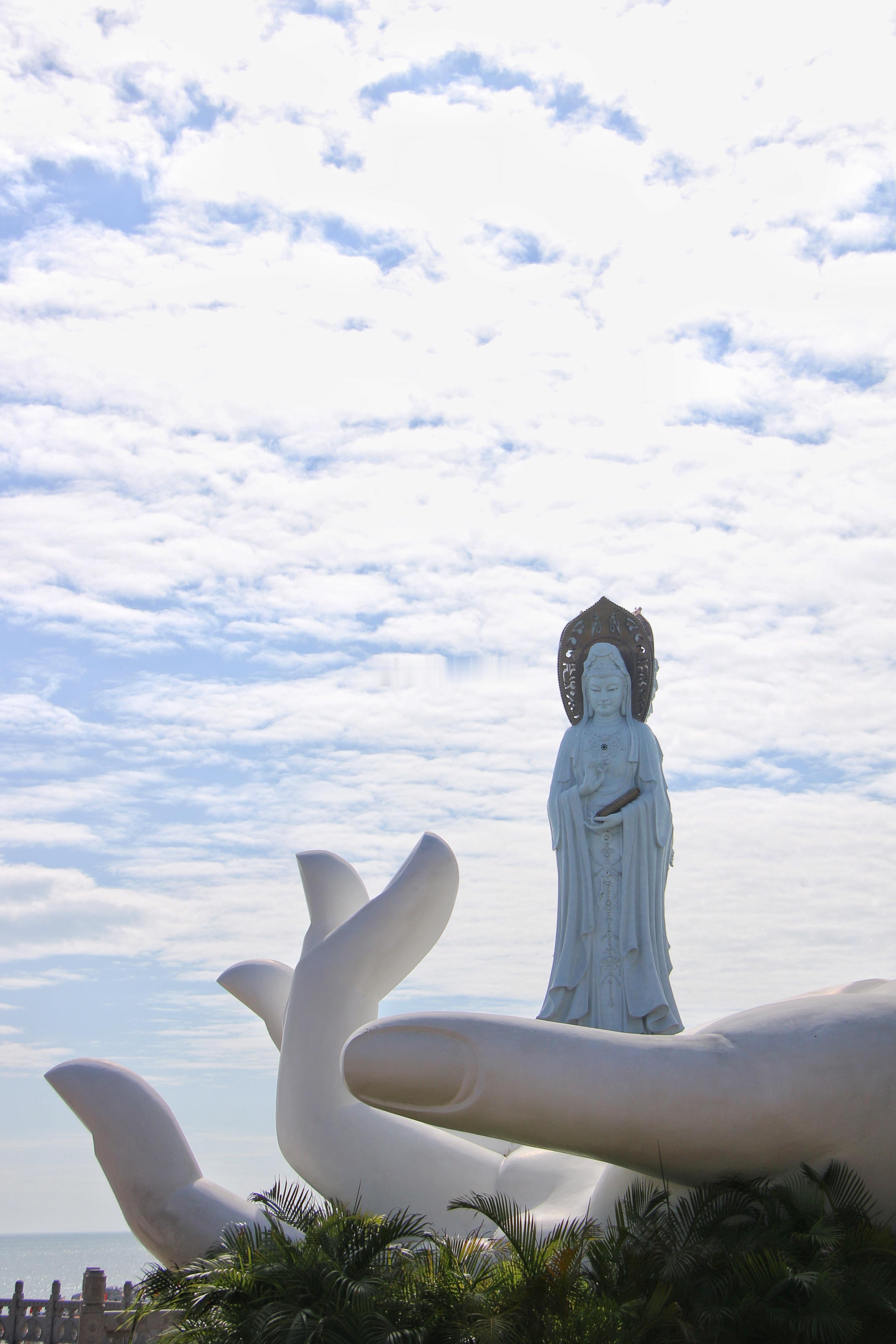 午时礼拜🙏今日吉神南海观音菩萨，点赞接福，霉运消散，好运降临。 ​​​