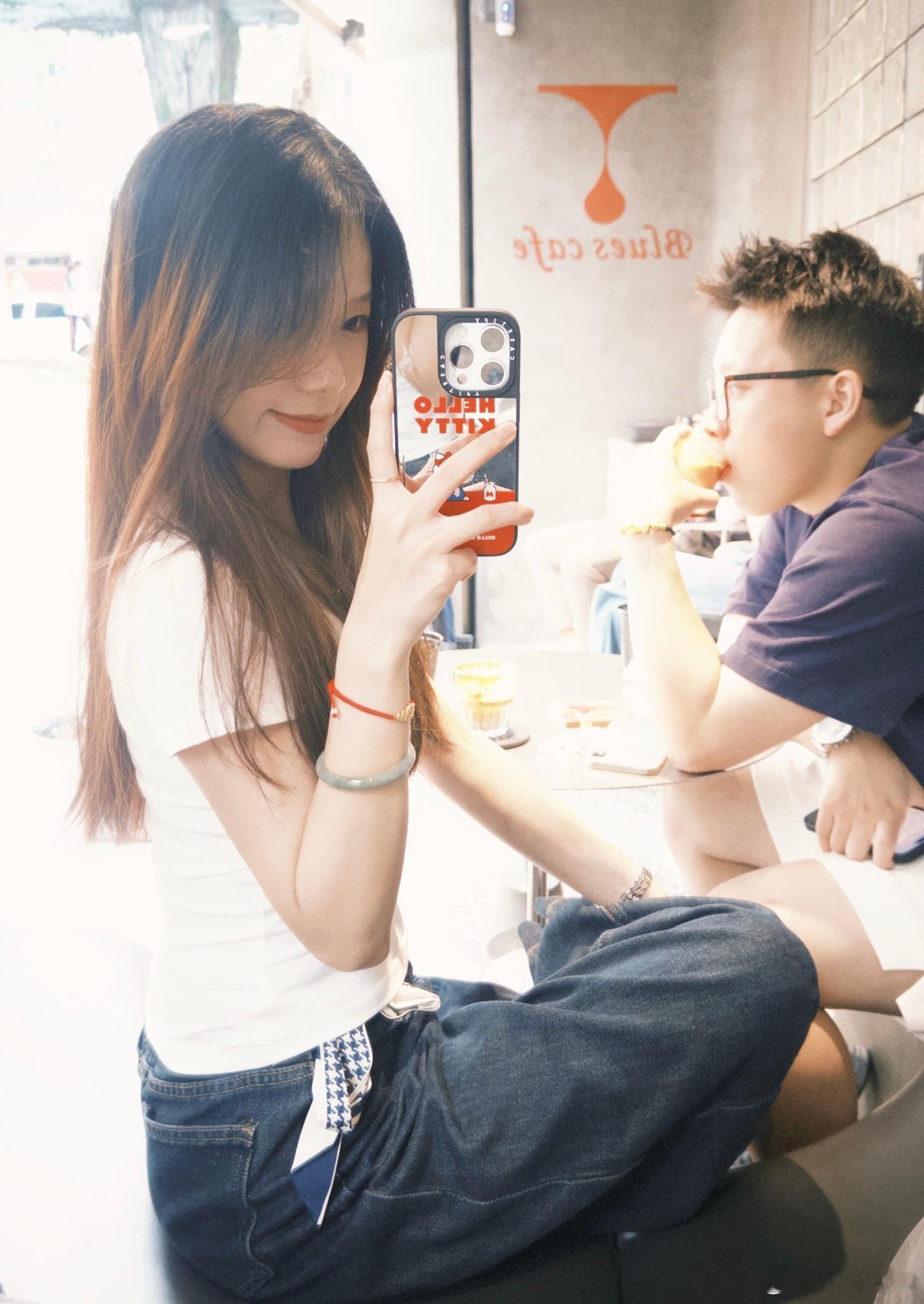 真合理吗  衣柜里黑白灰的基础t真的有买很多[泪]特别是白色哈哈哈哈 ​​​