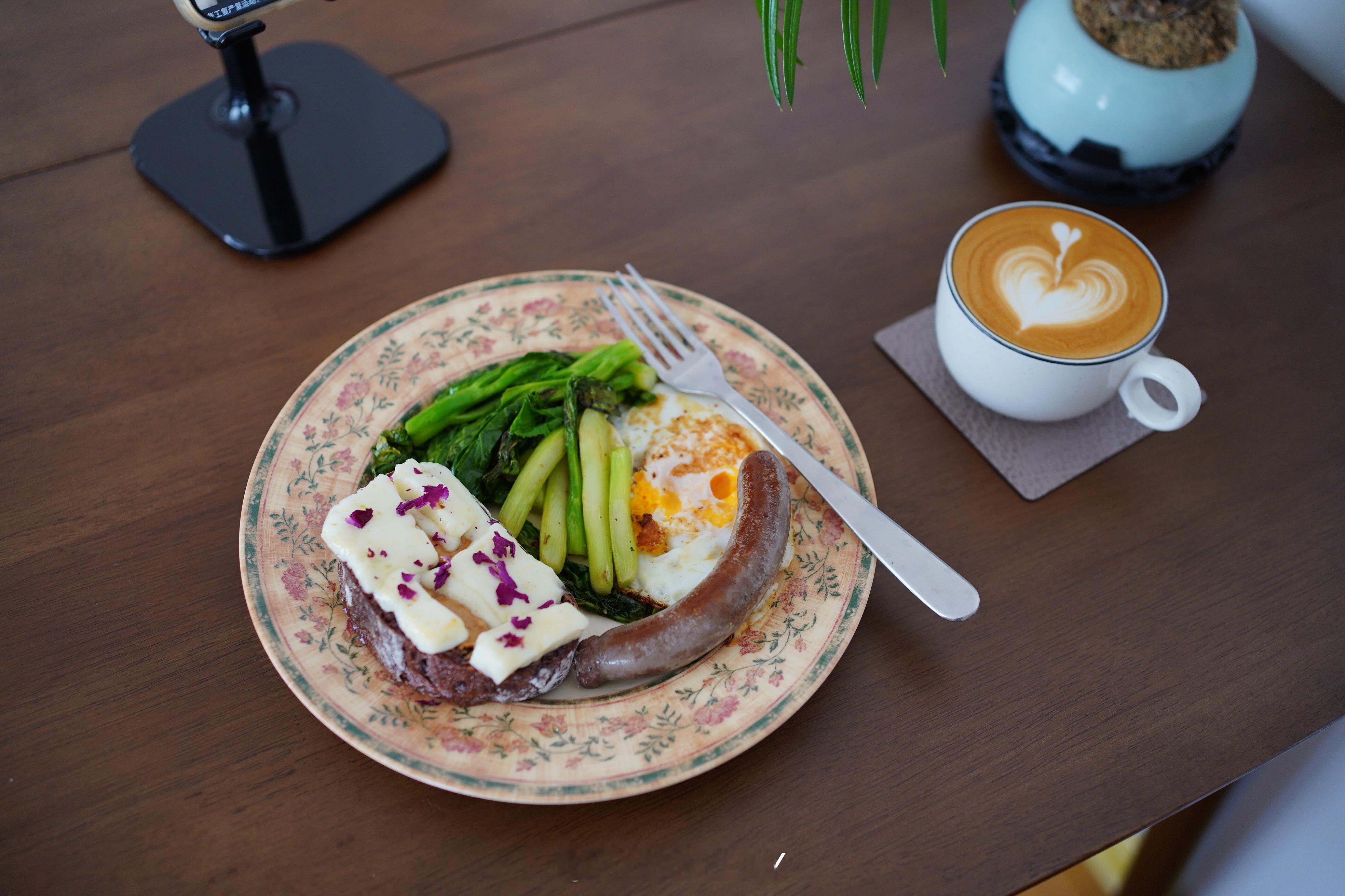 最近吃奶酪喝牛奶，不知道是不是心理作用哈，腿肚子半夜真不抽筋了[允悲]，而且还爱