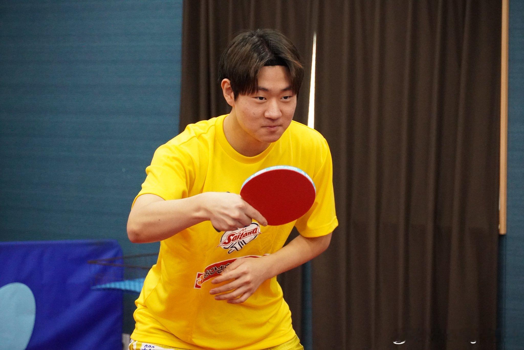 吴晙诚选手今天加入球队进行训练将首次出战本周末与金沢的比赛 