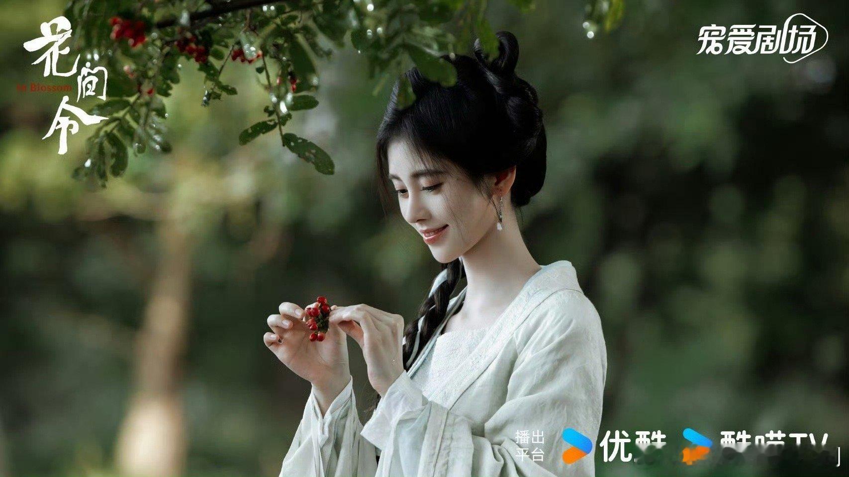 2024值得收藏的荧屏记忆 在《花间令》的光影交错间，鞠婧祎的演绎堪称惊艳。上官