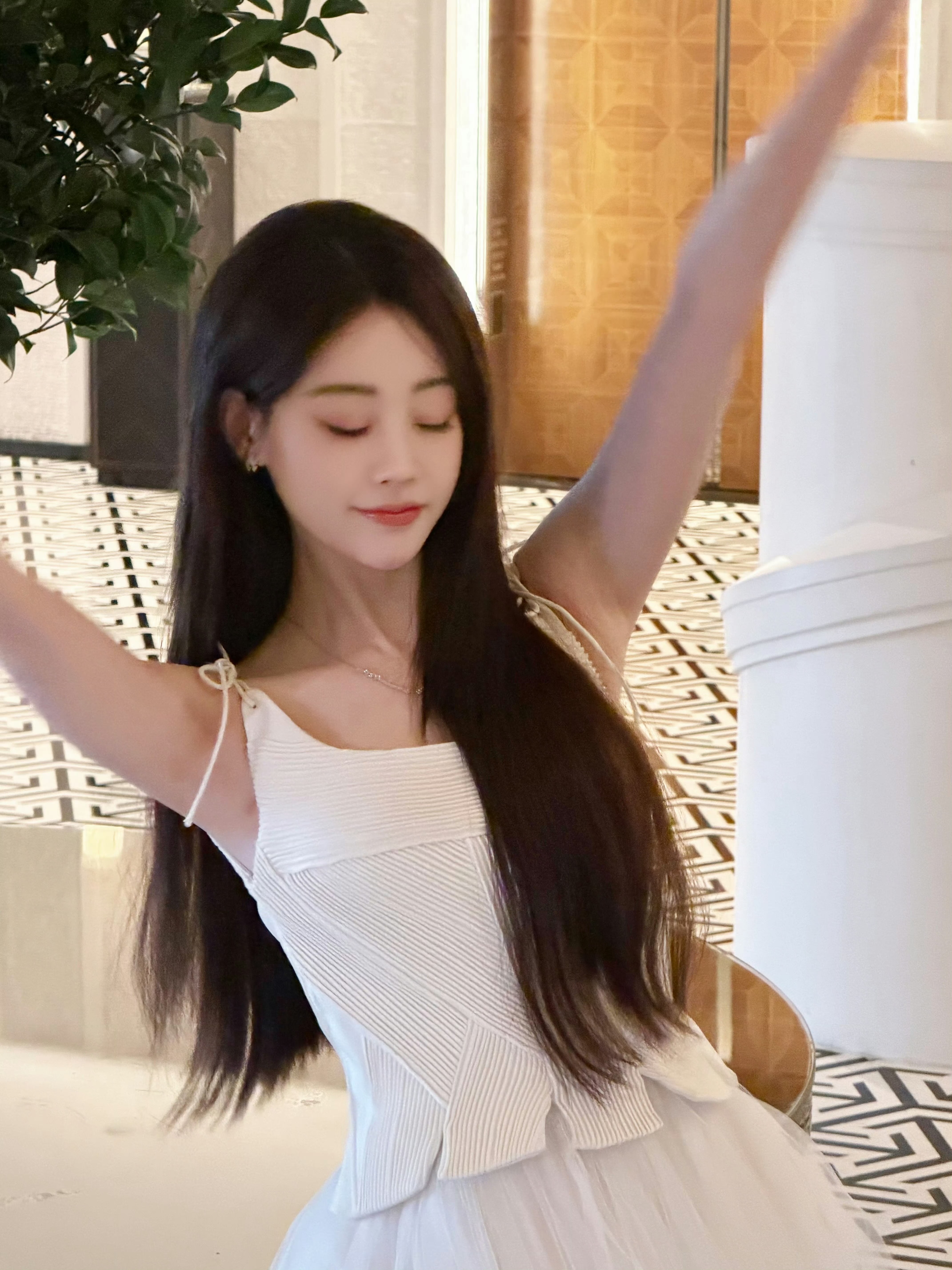 祝绪丹 物料大王不是吹的 祝绪丹连发5条微博营业，分批放出近七十张美图！姐这是月