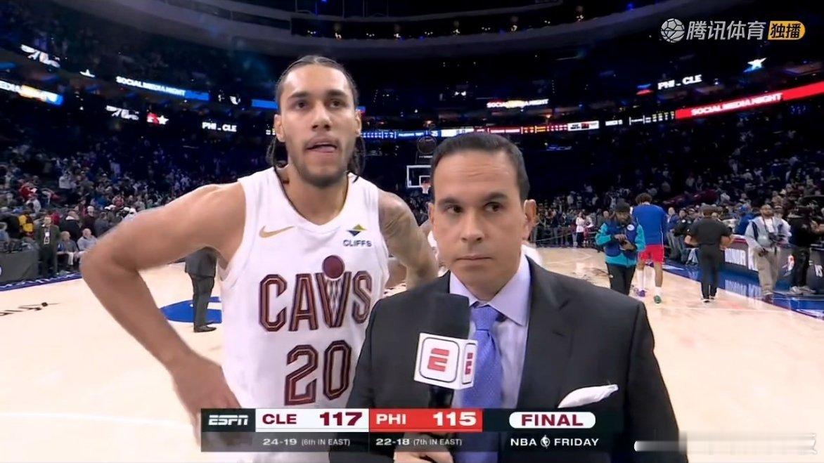 生涯之夜！骑士侧翼杰隆-泰森轰下39分4助，17中13，三分9中7泰森是骑士20