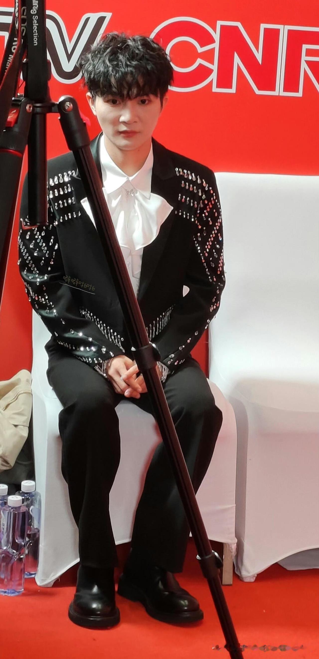 好乖一小猫[飞吻]走神中[笑哭]