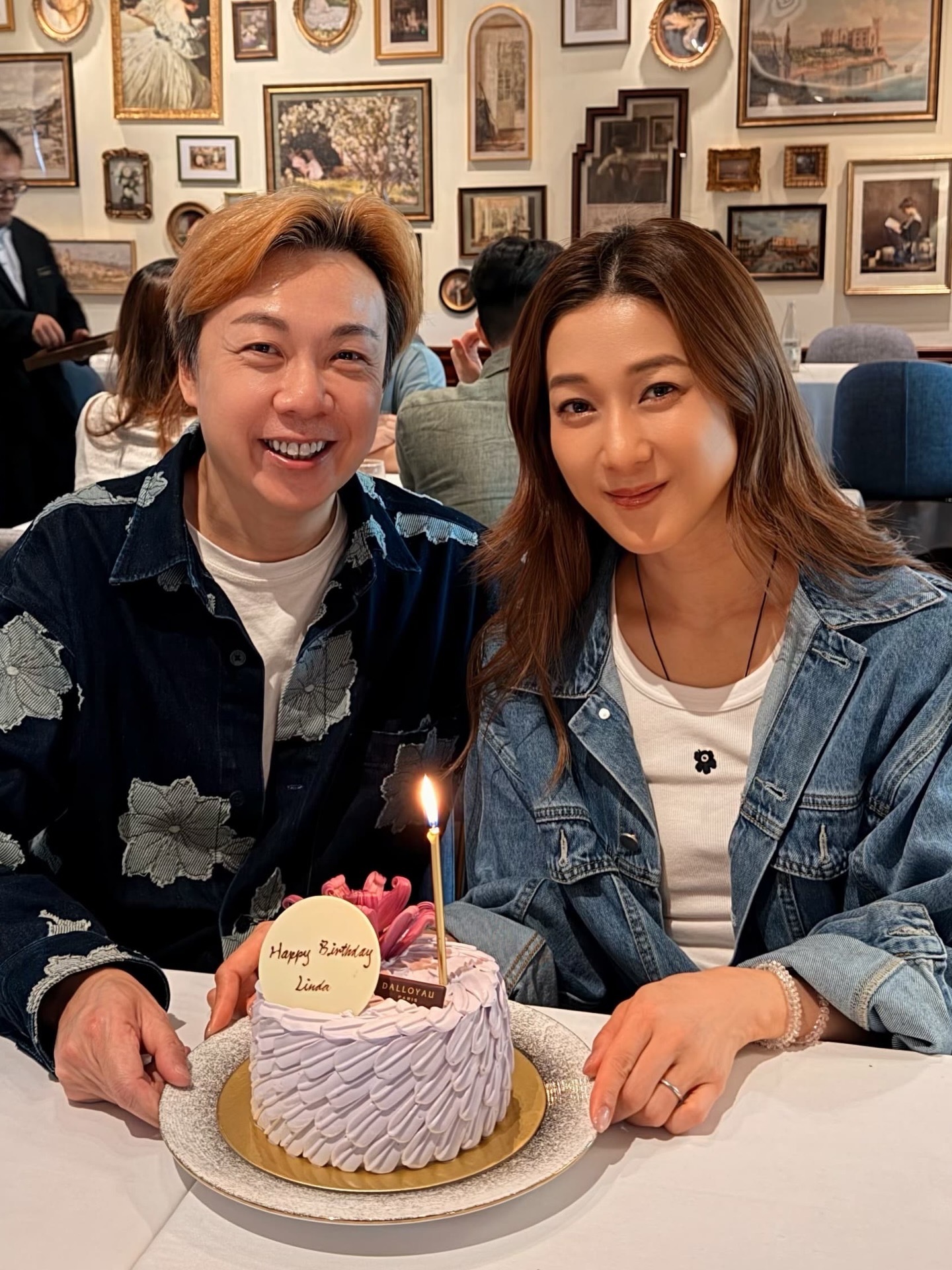 郑绍康提前为钟嘉欣庆祝42岁生日 