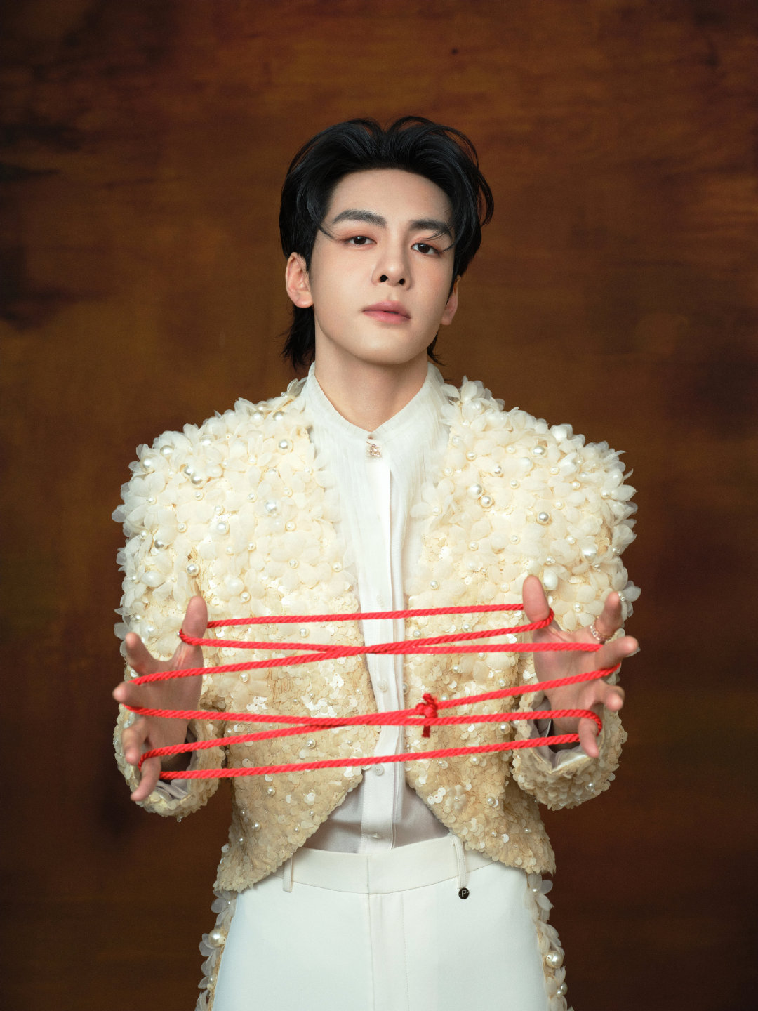 曾舜晞提线人偶曾舜晞翻花绳  这次风格好特别呀 曾舜晞