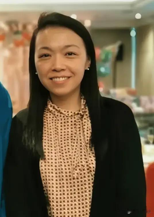 刚刚查了一下黎家盈女士的资料，发现她不仅是香港警队警司，还是我国第四批预备航天员