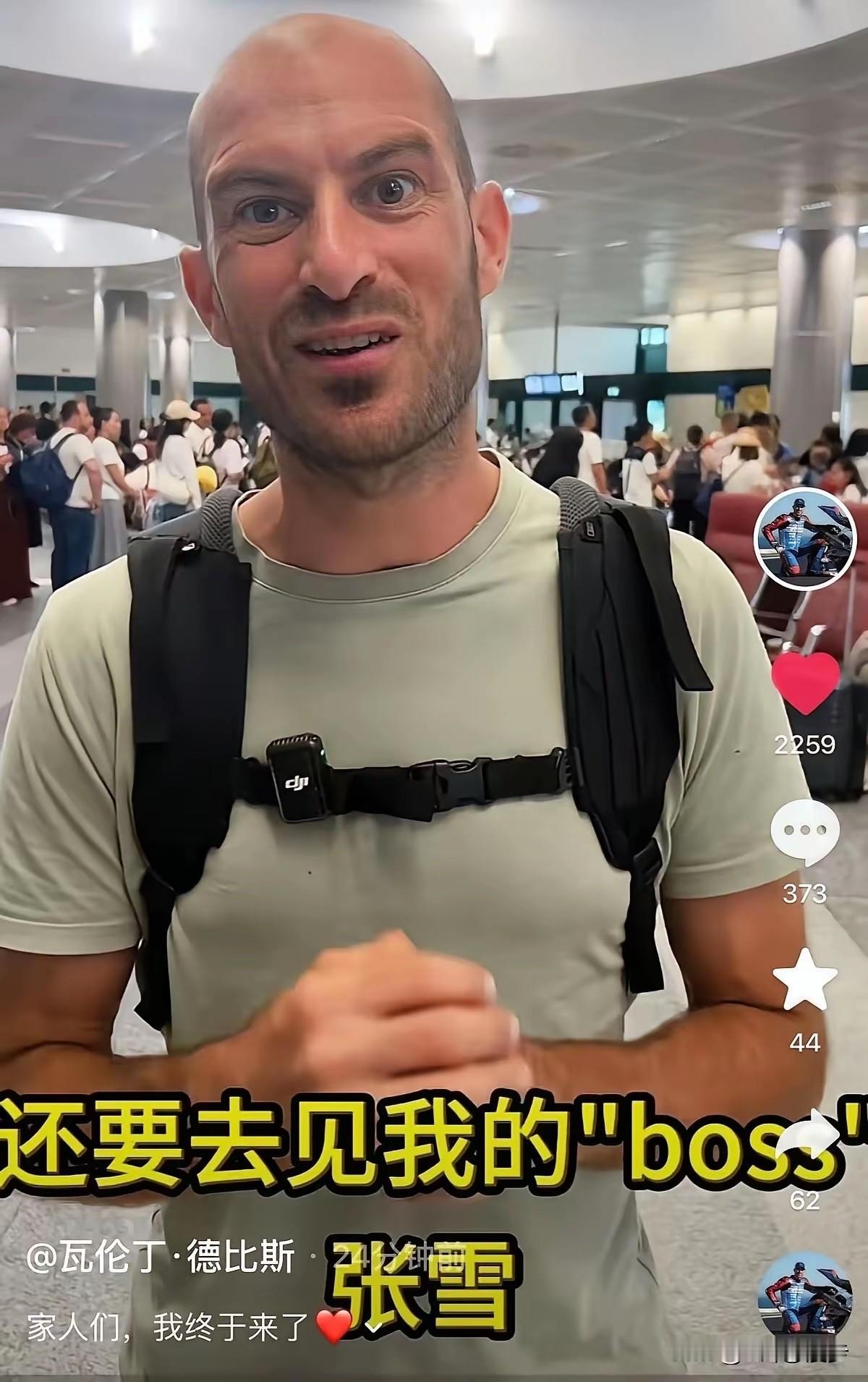 德比斯显然被舆论推得慌了，短短时间之内粉丝连续掉了数万，巨大的舆论压力之下，他终