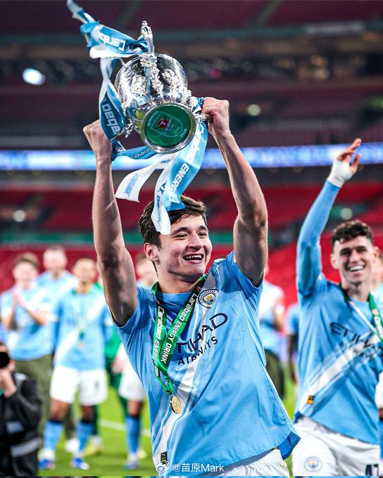 小胡是第五个拿到英格兰联赛杯的亚洲球员，中亚历史第一人，前面朴、奇、远藤、南野都