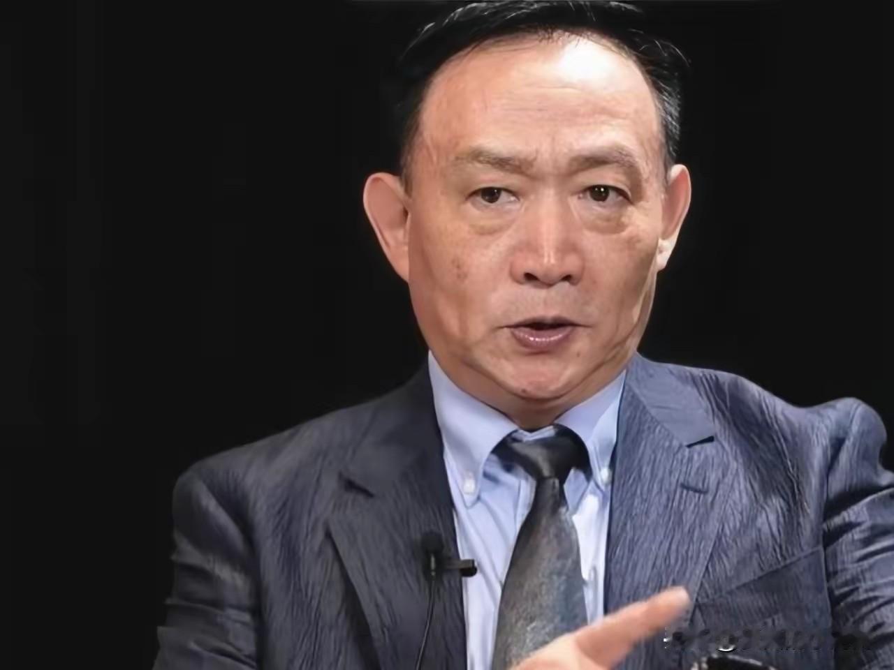 这帮“离岸爱国”的嘴脸，这回算是被撕得明明白白了。
​​镜头前，他们唾沫横飞地讲