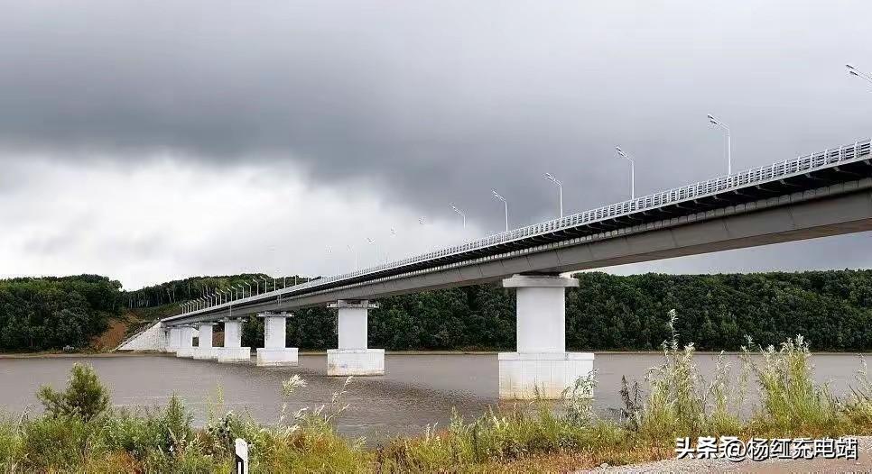 紧急定档！中国提速黑瞎子岛口岸，俄罗斯为何立下三年军令状？
 
中俄边境传来大消